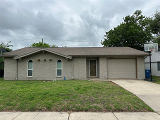 5908 Maple Lane, Rowlett, TX 75089