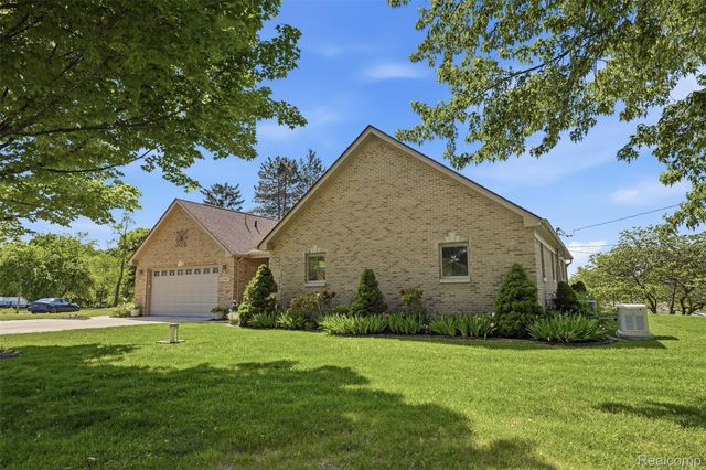 7477 Ore Knob Drive, Tyrone Township, MI 48430