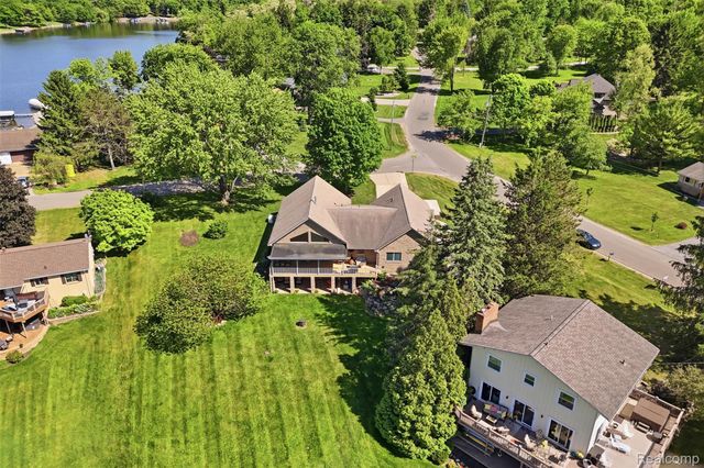 7477 Ore Knob Drive, Tyrone Township, MI 48430