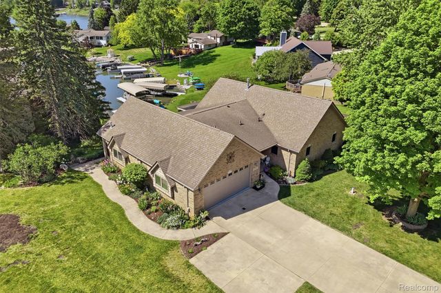 7477 Ore Knob Drive, Tyrone Township, MI 48430
