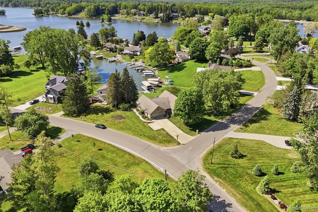 7477 Ore Knob Drive, Tyrone Township, MI 48430