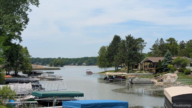 7477 Ore Knob Drive, Tyrone Township, MI 48430