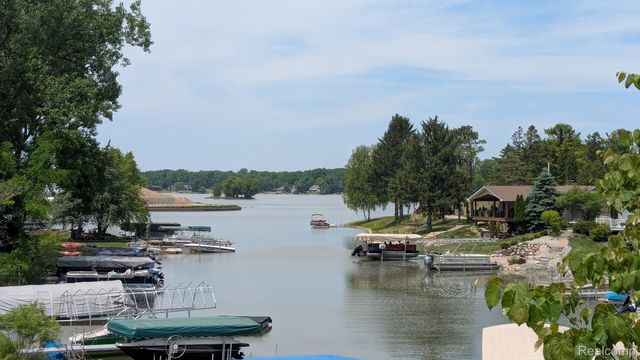 7477 Ore Knob Drive, Tyrone Township, MI 48430