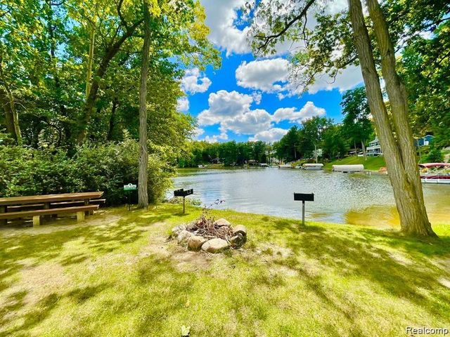 7477 Ore Knob Drive, Tyrone Township, MI 48430