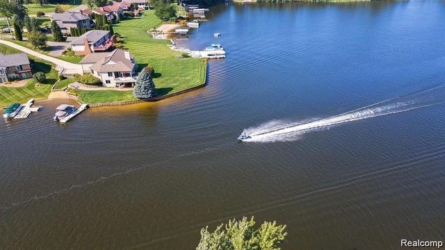 7477 Ore Knob Drive, Tyrone Township, MI 48430