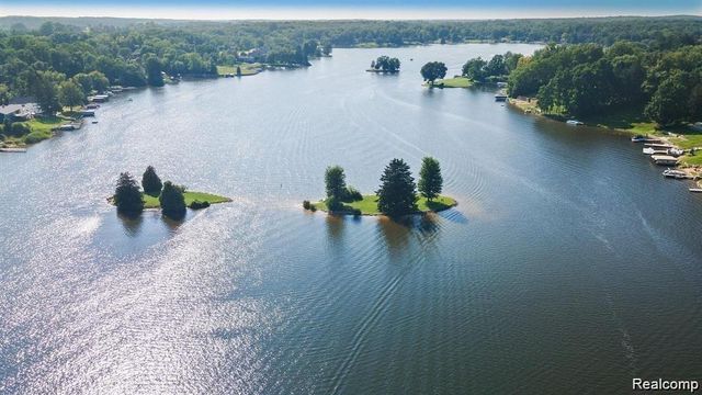 7477 Ore Knob Drive, Tyrone Township, MI 48430
