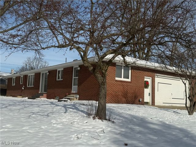 2612 Frostwood Drive, Austintown, OH 44515
