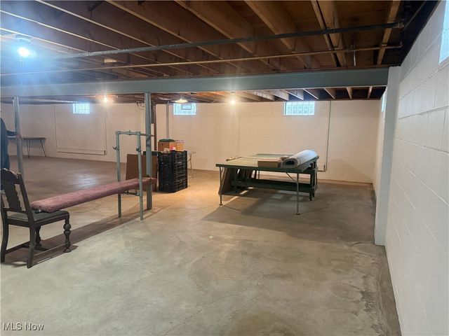 2612 Frostwood Drive, Austintown, OH 44515