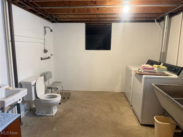 2612 Frostwood Drive, Austintown, OH 44515