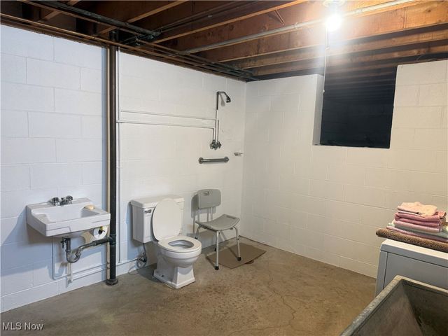 2612 Frostwood Drive, Austintown, OH 44515