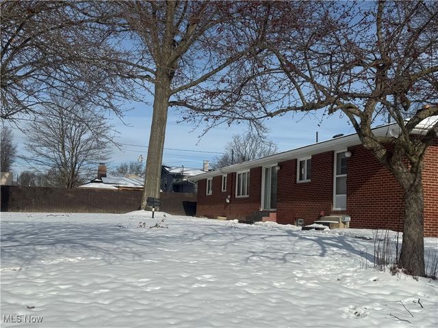 2612 Frostwood Drive, Austintown, OH 44515