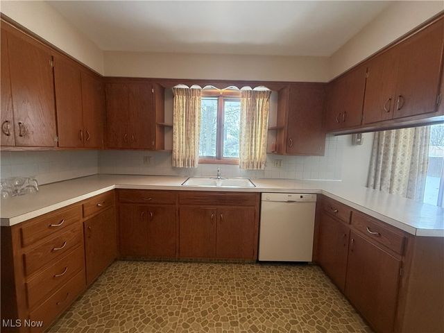 2612 Frostwood Drive, Austintown, OH 44515