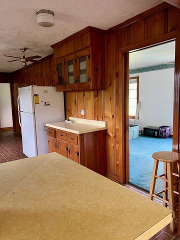 250 Chipman Rd, Bethpage, TN 37022