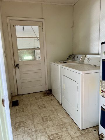 250 Chipman Rd, Bethpage, TN 37022