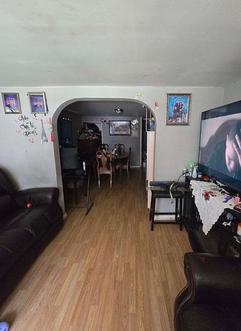 4602 N Karlov Avenue, Chicago, IL 60630