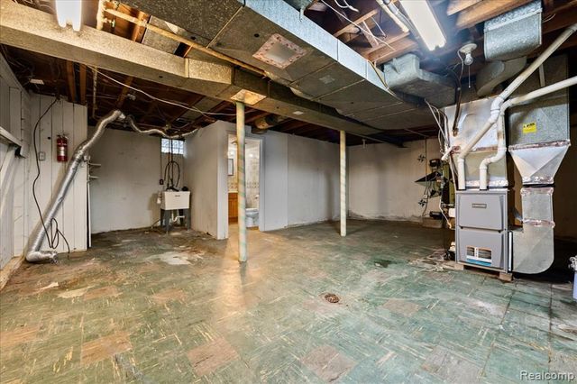 18400 Griggs Street, Detroit, MI 48221