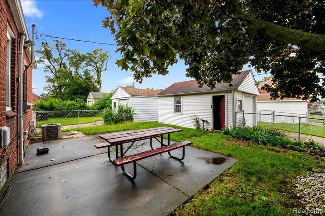 18400 Griggs Street, Detroit, MI 48221
