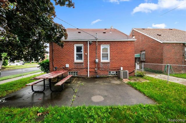 18400 Griggs Street, Detroit, MI 48221