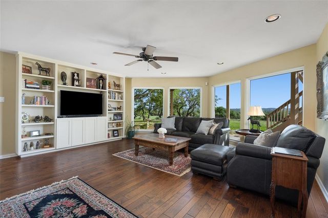 2400 W Fitzhugh RD, Dripping Springs, TX 78620