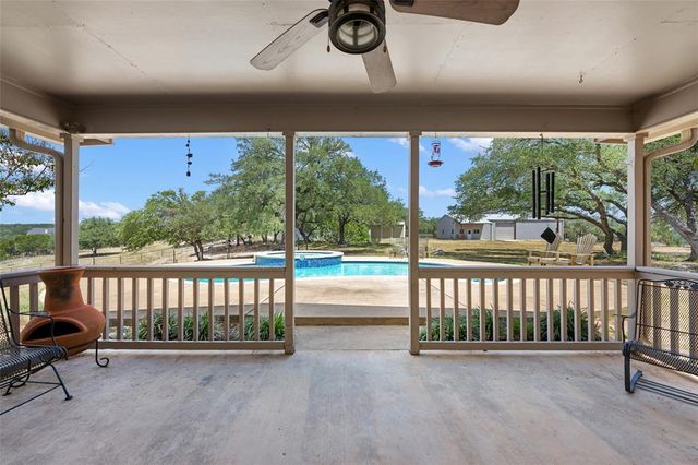 2400 W Fitzhugh RD, Dripping Springs, TX 78620