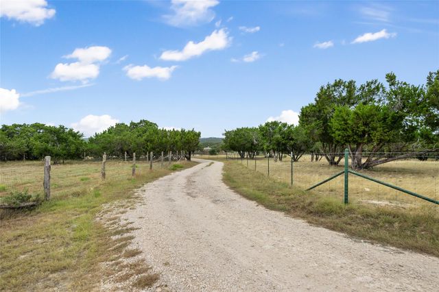 2400 W Fitzhugh RD, Dripping Springs, TX 78620