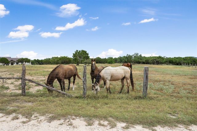 2400 W Fitzhugh RD, Dripping Springs, TX 78620