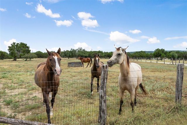 2400 W Fitzhugh RD, Dripping Springs, TX 78620