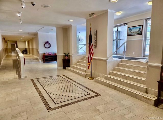100 Lincoln Avenue 7B, Mineola, NY 11501