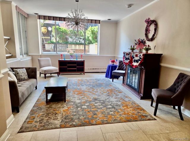 100 Lincoln Avenue 7B, Mineola, NY 11501