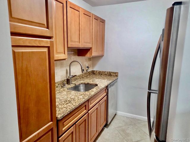 100 Lincoln Avenue 7B, Mineola, NY 11501