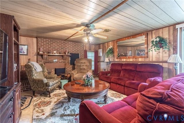 201 W Third St, South Hill, VA 23970