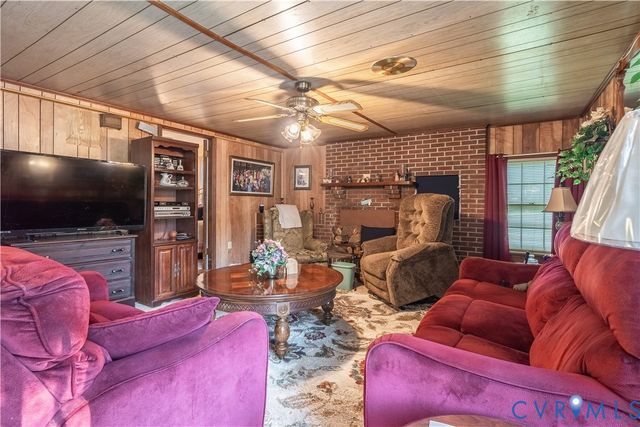 201 W Third St, South Hill, VA 23970