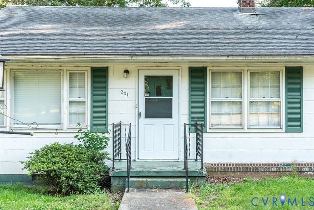 201 W Third St, South Hill, VA 23970