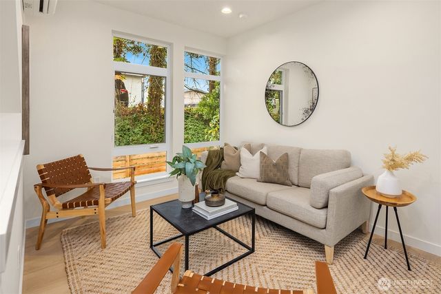 10817 11th Avenue NE #B, Seattle, WA 98125