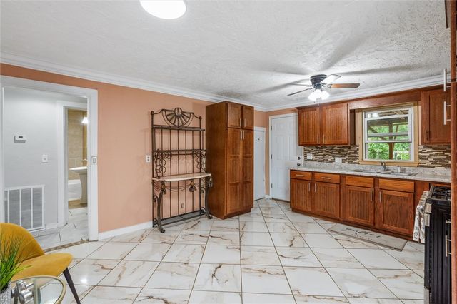 716 N Mount Olive Street, Siloam Springs, AR 72761