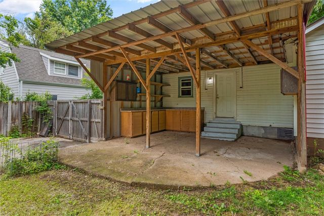 716 N Mount Olive Street, Siloam Springs, AR 72761
