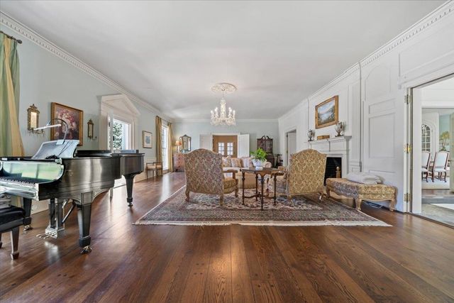 4202 WHITE OAKS RD, Memphis, TN 38117