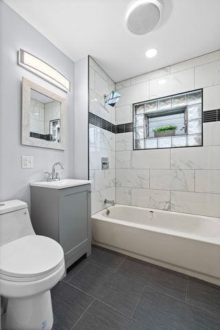 10151 S Avenue M, Chicago, IL 60617