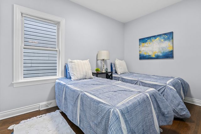 10151 S Avenue M, Chicago, IL 60617