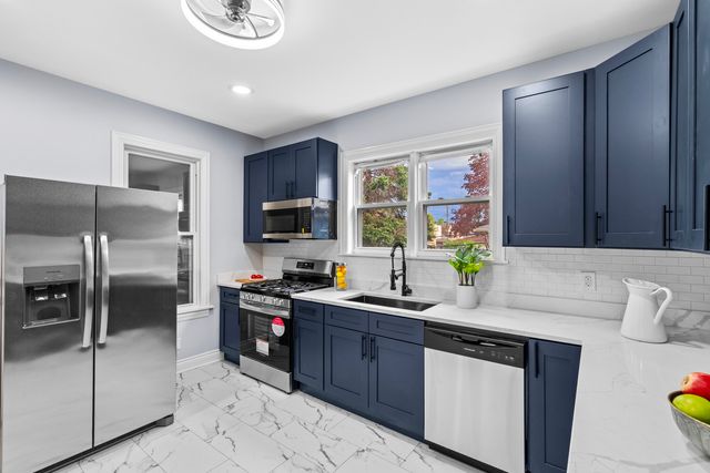 10151 S Avenue M, Chicago, IL 60617