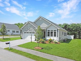 23 Country Club Cir 23, Methuen, MA 01844