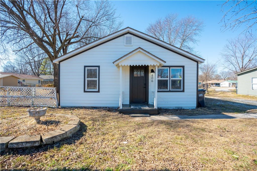 806 S Powell Street, Springdale, AR 72764