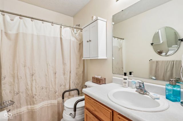 6660 W Denton Drive, Mccordsville, IN 46055