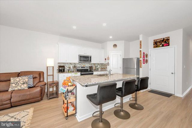 31 BLOOMSBURY ST, Falling Waters, WV 25419