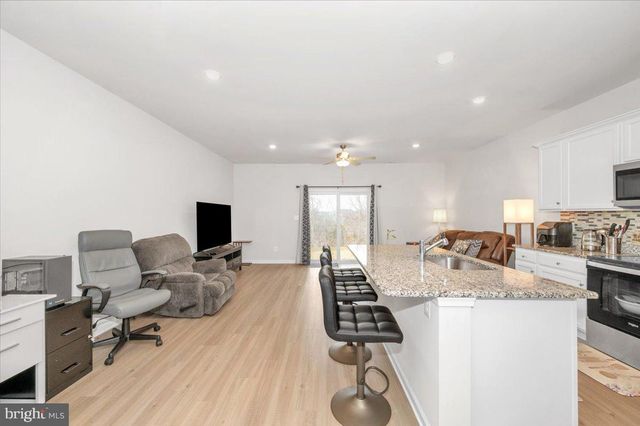 31 BLOOMSBURY ST, Falling Waters, WV 25419