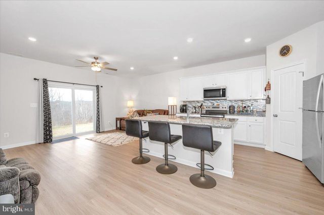 31 BLOOMSBURY ST, Falling Waters, WV 25419