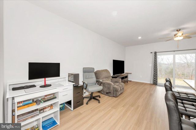 31 BLOOMSBURY ST, Falling Waters, WV 25419