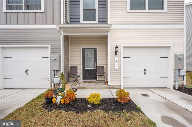 31 BLOOMSBURY ST, Falling Waters, WV 25419