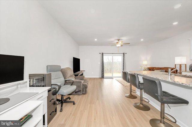 31 BLOOMSBURY ST, Falling Waters, WV 25419