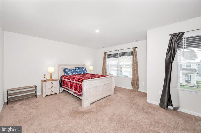 31 BLOOMSBURY ST, Falling Waters, WV 25419